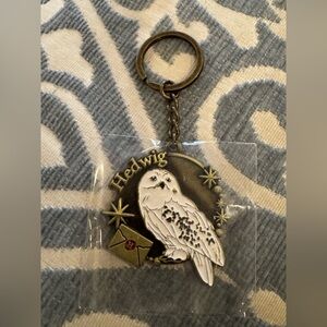 Universal Hedwig Key Holder - White and Gold